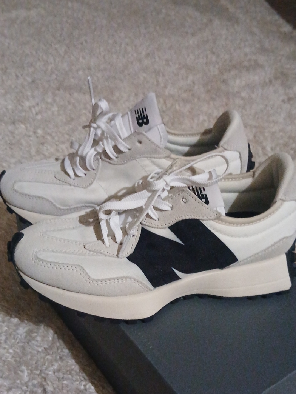 NWOT NEW BALANCE 327 - Picture 2 of 7